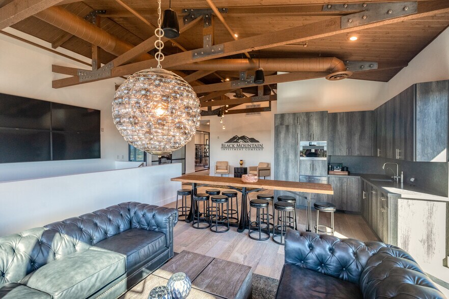 More Photos Of 8325 W Happy Valley Rd, Peoria Office For Lease