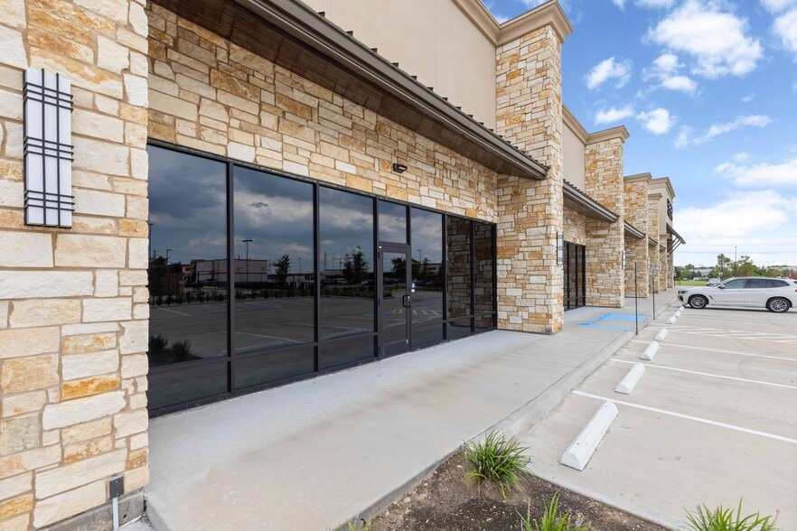 More Photos Of 11508 Pearland Pky, Houston Storefront Retail Office For Lease