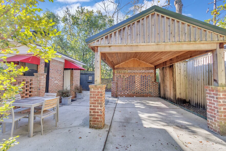 More Photos Of 135 York St SE, Aiken Restaurant For Lease