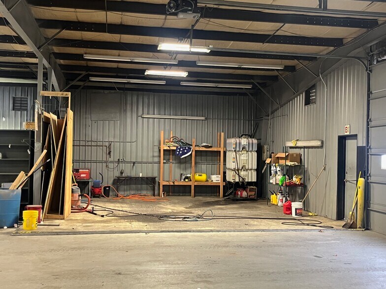 More Photos Of 3203 W Marie St, Pasco Auto Dealership For Lease