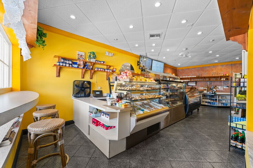 More Photos Of 2909-2911 E Commercial Blvd, Fort Lauderdale Storefront Retail Residential For Sale