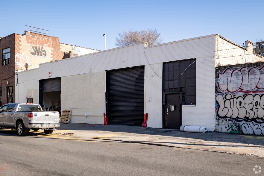 Primary Photo Of 272-280 Seigel St, Brooklyn Restaurant For Lease