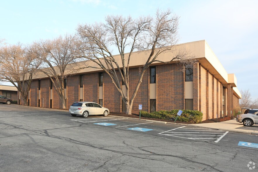 More Photos Of 10500 Barkley St, Overland Park Office For Sale