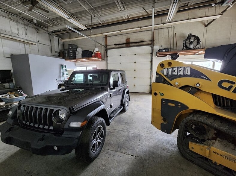 More Photos Of 6025 Wall St, Sterling Heights Warehouse For Sale