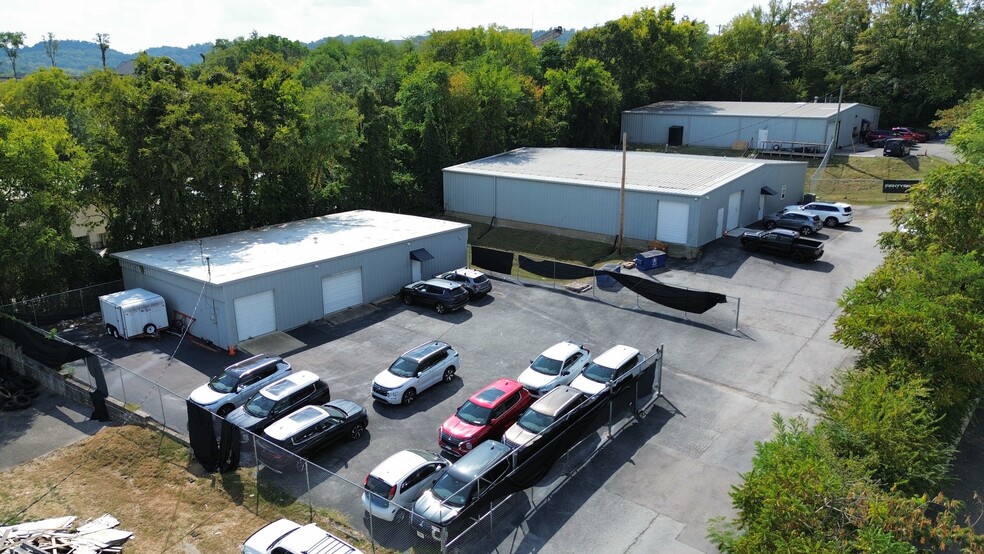 More Photos Of 1552 Columbia Ave, Franklin Manufacturing For Lease
