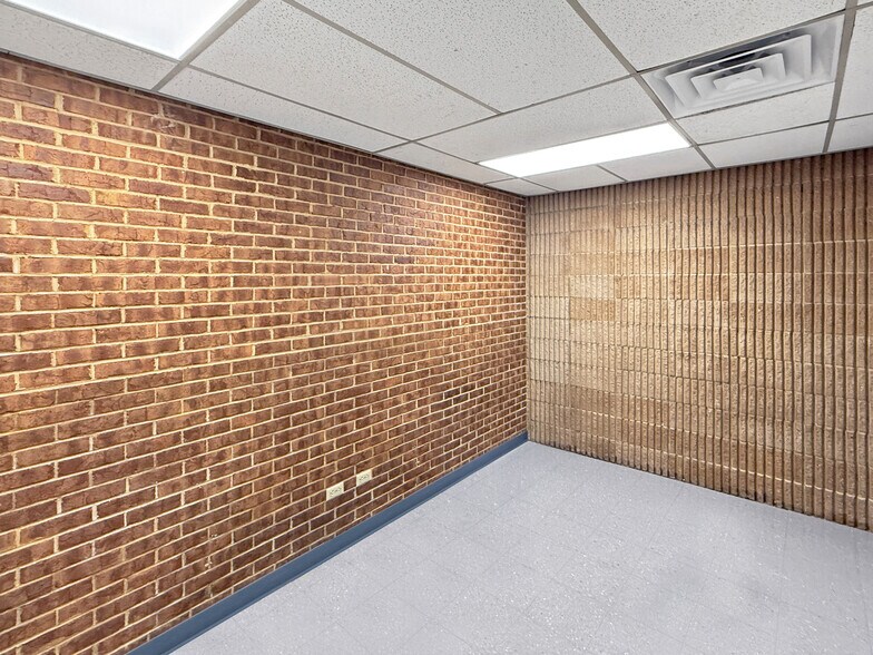 More Photos Of 2501-2509 Pawnee Village Rd, Birmingham Warehouse For Lease