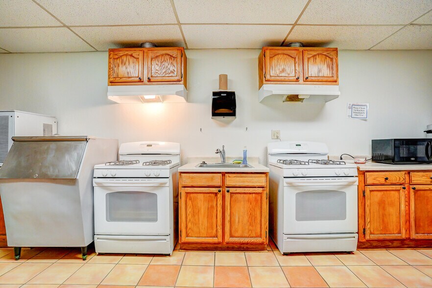 More Photos Of 950 S Central Ave, Compton Schools For Sale