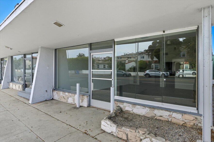 More Photos Of 901-909 S Pacific Coast Hwy, Redondo Beach Storefront For Sale