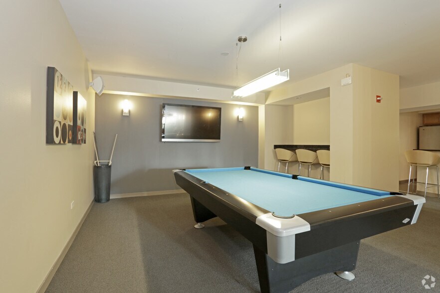 More Photos Of 555 W Kinzie St, Chicago Multifamily For Sale