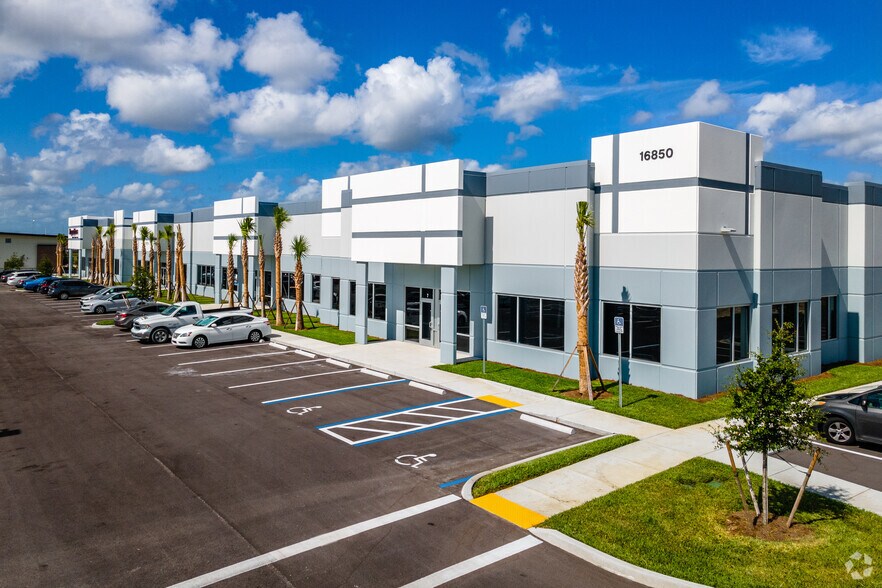 Primary Photo Of 16850 Oriole Rd, Fort Myers Warehouse For Lease