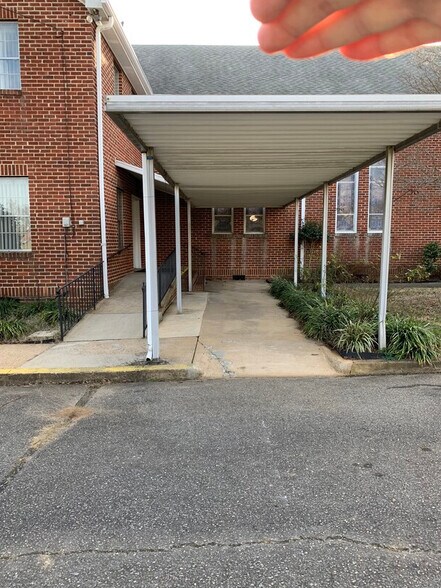 More Photos Of 830 Church St, Kings Mountain Religious Facility For Lease