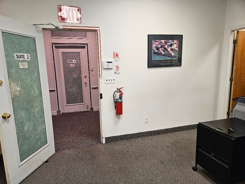 More Photos Of 166 E Jericho Tpke, Mineola Office For Lease