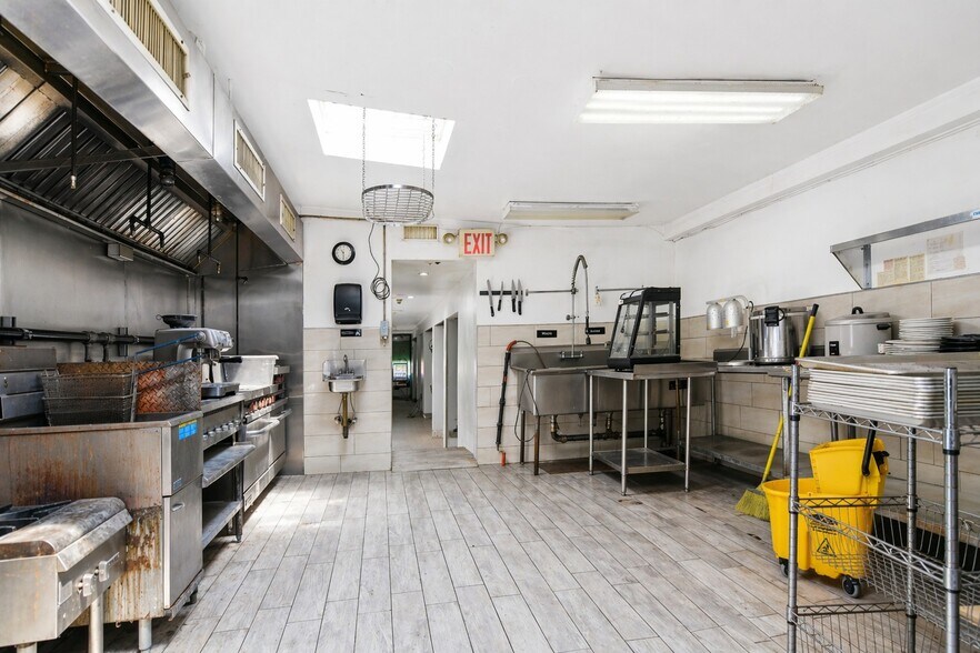 More Photos Of 62-42 Forest Ave, Ridgewood Storefront Retail Residential For Lease