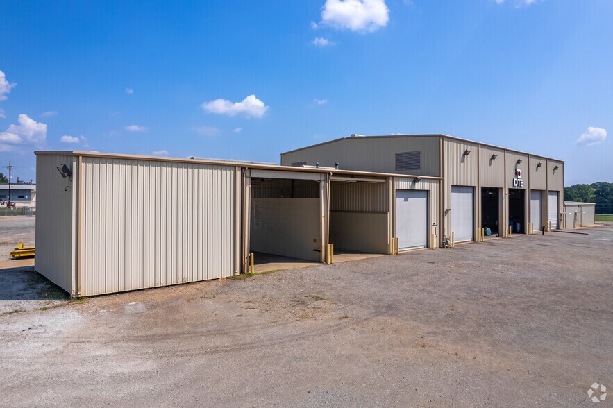 More Photos Of 851 W Harrison Rd, Longview Service For Lease