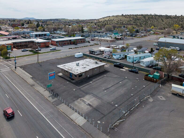 More Photos Of 40 Nw 4th St, Madras Auto Dealership For Lease
