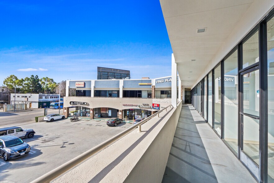 More Photos Of 11901 Santa Monica Blvd, Los Angeles Storefront Retail Office For Lease