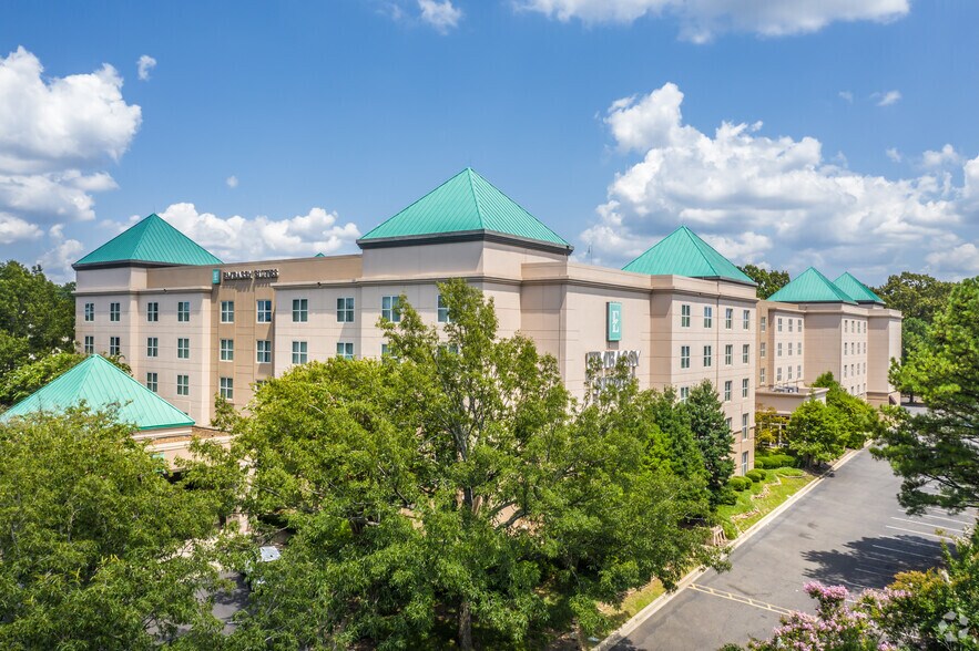 More Photos Of 1022 S Shady Grove Rd, Memphis Hotel For Lease