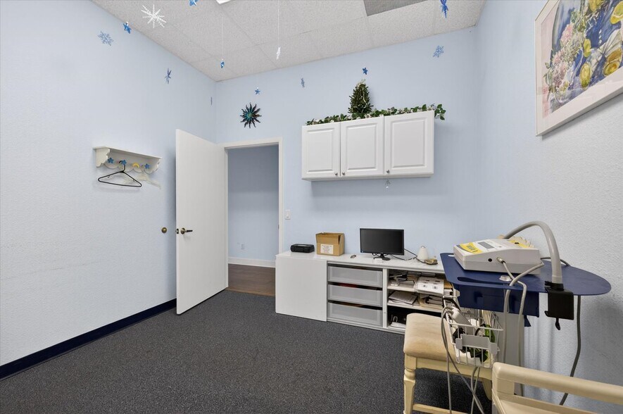 More Photos Of 14141 46th St N, Clearwater Medical For Sale