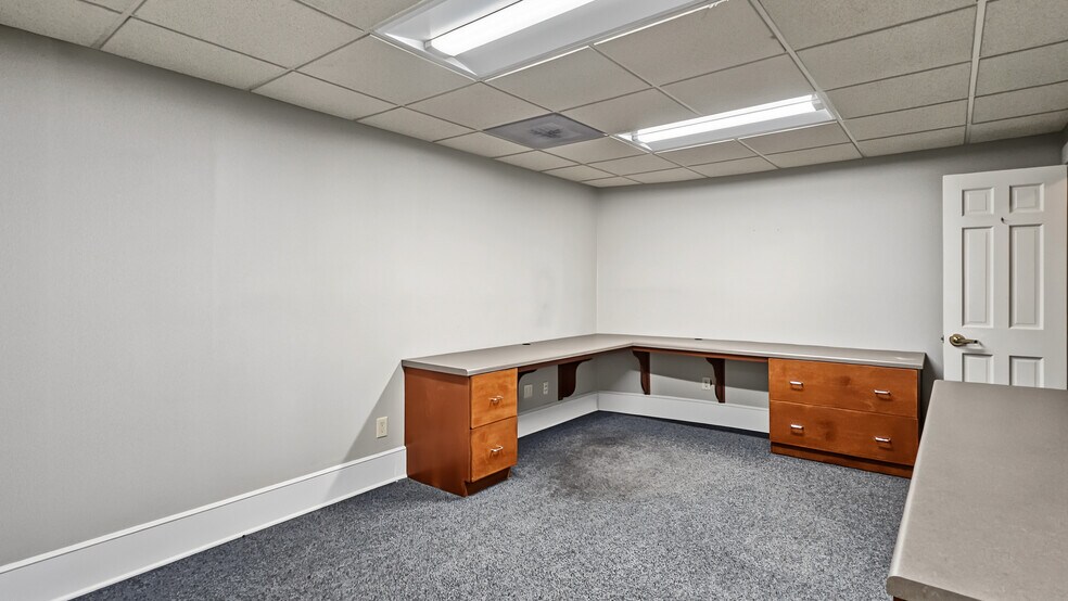 More Photos Of 112 N Jefferson St, Athens Bank For Lease