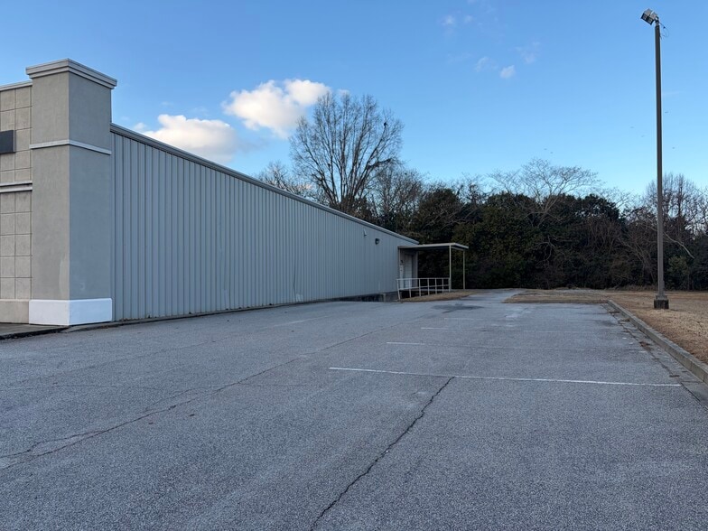 More Photos Of 310 Hartsville Crossing Blvd, Hartsville Freestanding For Sale