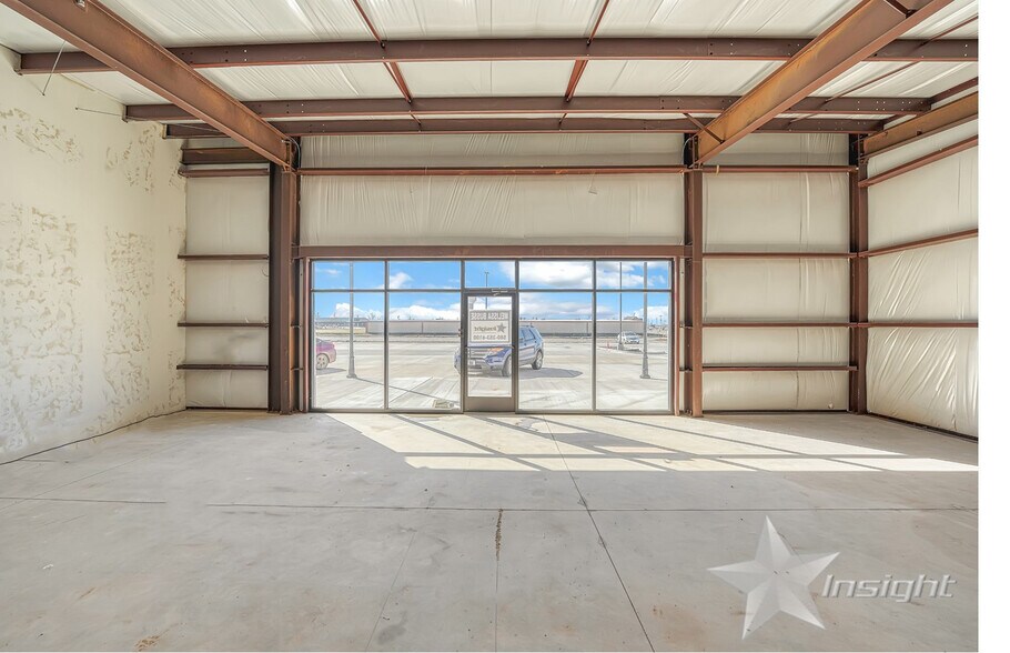 More Photos Of 13002-13070 Commerce St., Elgin Storefront Retail Office For Lease