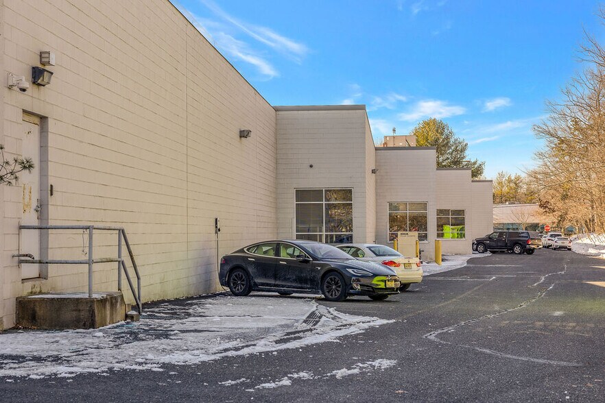 More Photos Of 81 Corbett Way, Eatontown Office For Lease