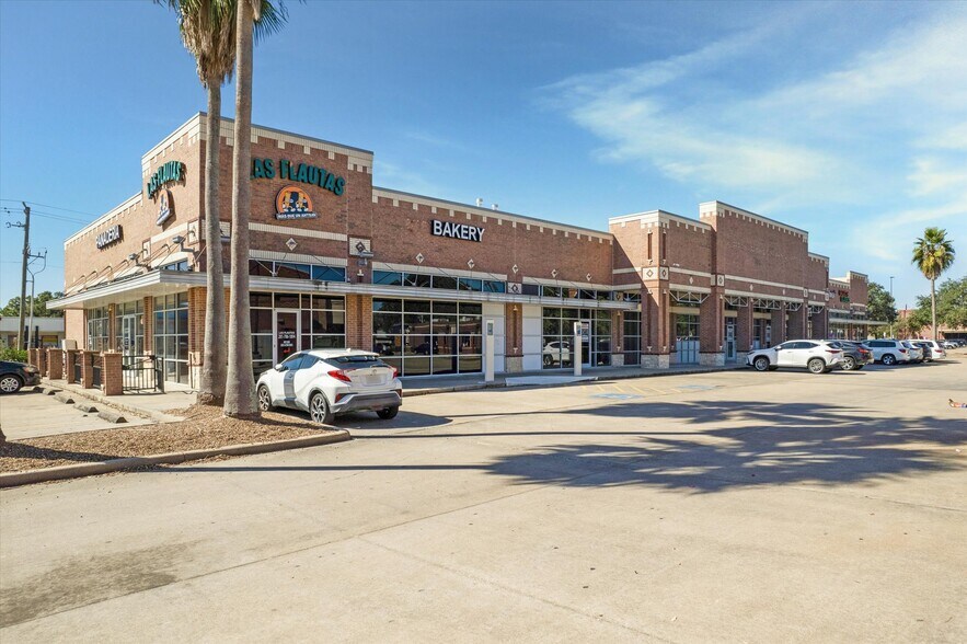 More Photos Of 16512-16580 El Camino Real St, Houston Storefront For Lease