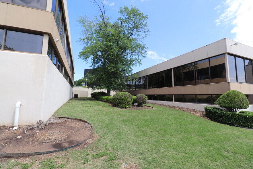 More Photos Of 6711 S Yale Ave, Tulsa Unknown For Lease