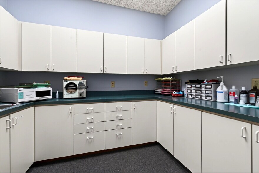 More Photos Of 1964 N Lakeman Dr, Bellbrook Medical For Sale
