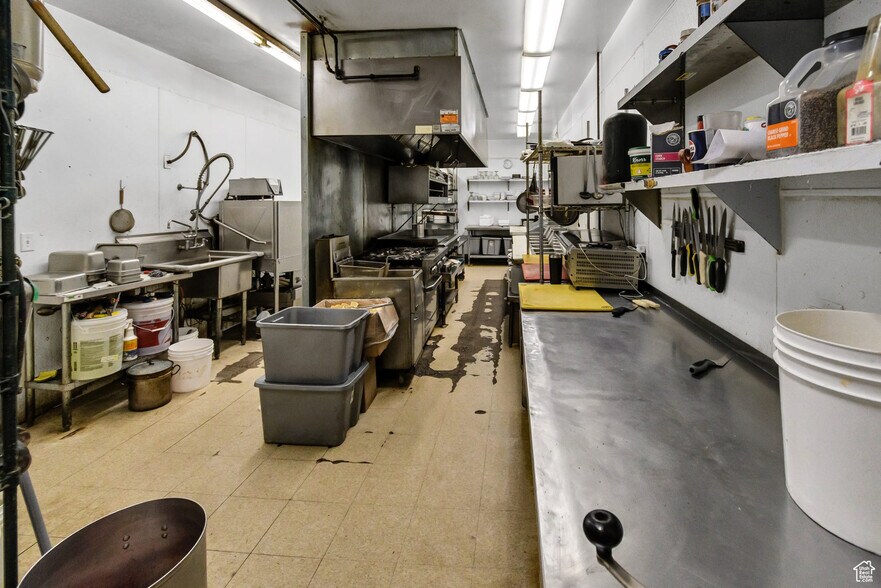 More Photos Of 1535 S State St, Salina Specialty For Sale