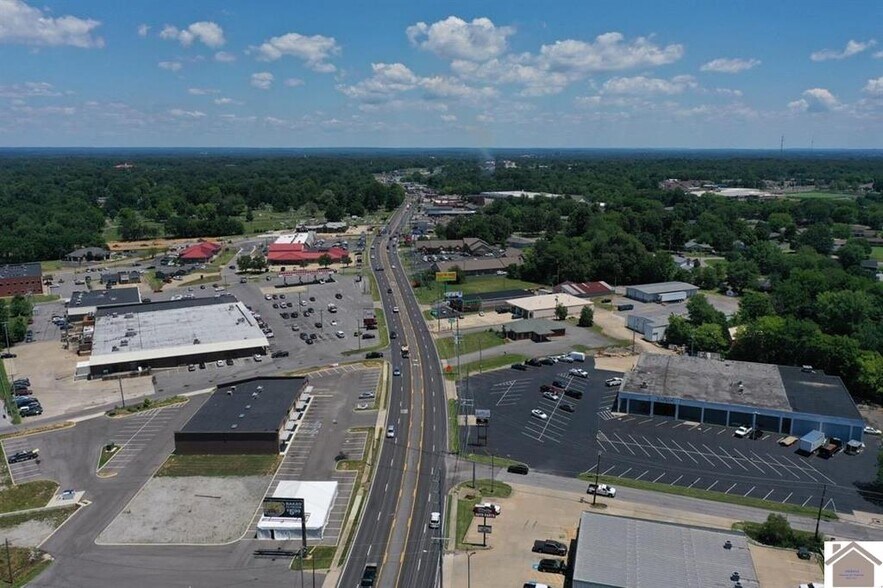 More Photos Of 2911 Lone Oak Rd, Paducah General Retail For Lease