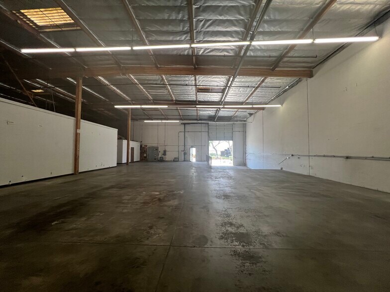 More Photos Of 104 Exchange Pl, Pomona Warehouse For Lease