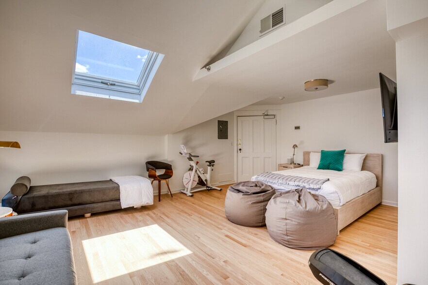 More Photos Of 2 Kemble St, Lenox Hotel For Sale