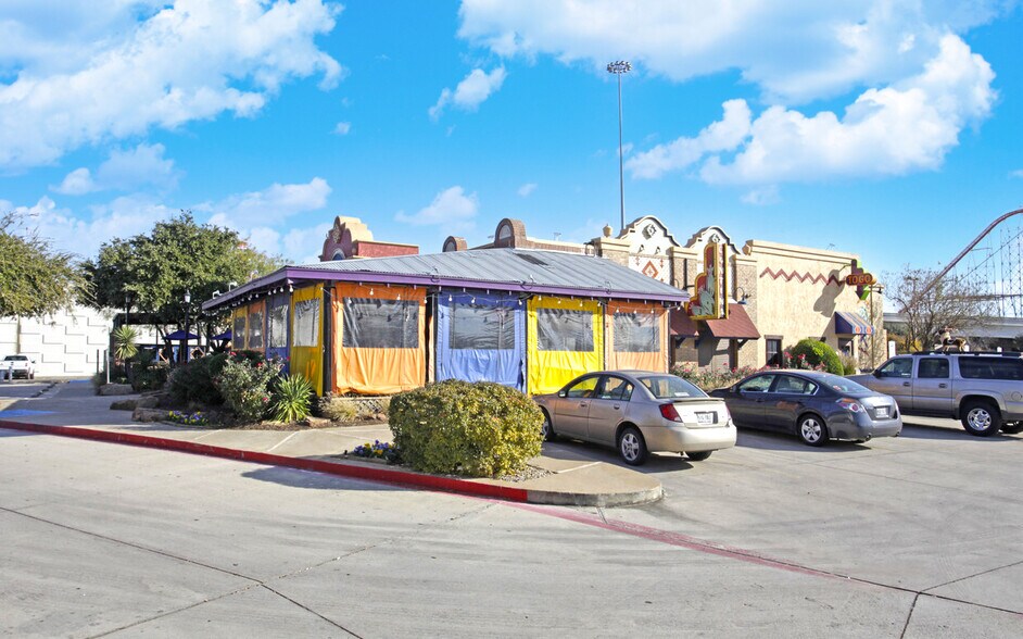 More Photos Of 2011 E Copeland Rd, Arlington Restaurant For Lease