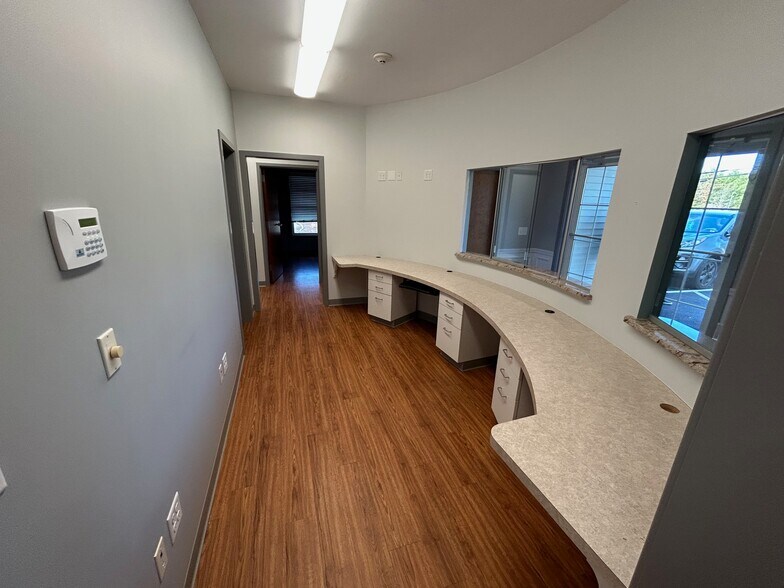 More Photos Of 49 Atwood Rd, Pelham Medical For Lease
