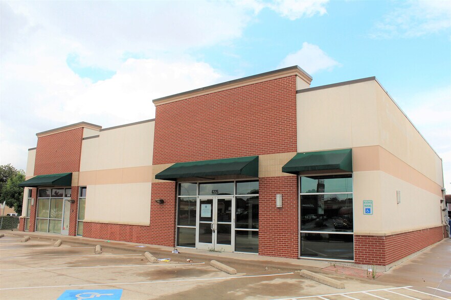 More Photos Of 6221-6225 McCart Ave, Fort Worth Freestanding For Lease