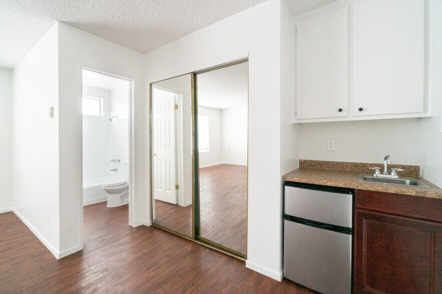 More Photos Of 3961 Moore St, Los Angeles Apartments For Sale