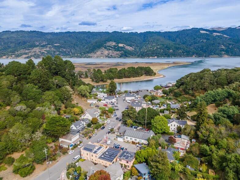 More Photos Of 16-22 Brighton Avenue, Bolinas General Retail For Sale