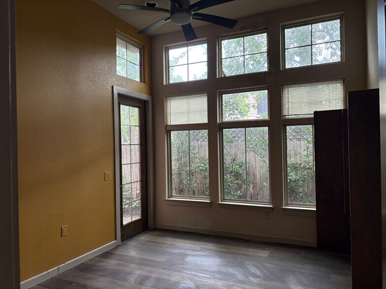 More Photos Of 146 Babcock Rd, San Antonio Office For Sale