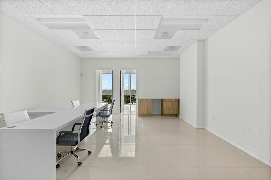 More Photos Of 20200 W dixie Hwy, Aventura Medical For Sale