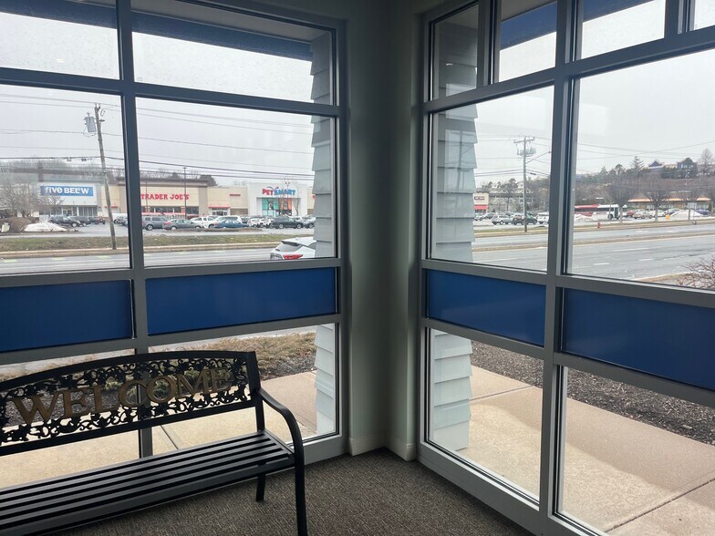 More Photos Of 1487 Pleasant Valley Rd, Manchester Restaurant For Lease