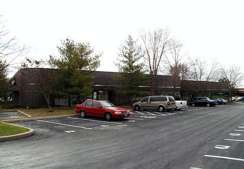 Primary Photo Of 4050-4090 Wedgeway Ct, Earth City Flex For Sale