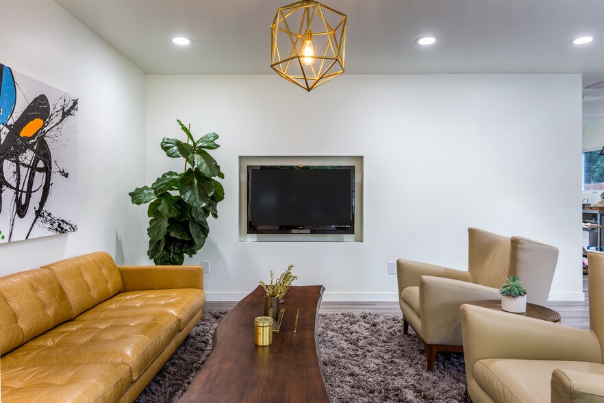 More Photos Of 303 S Robinson St, Tehachapi Office For Lease