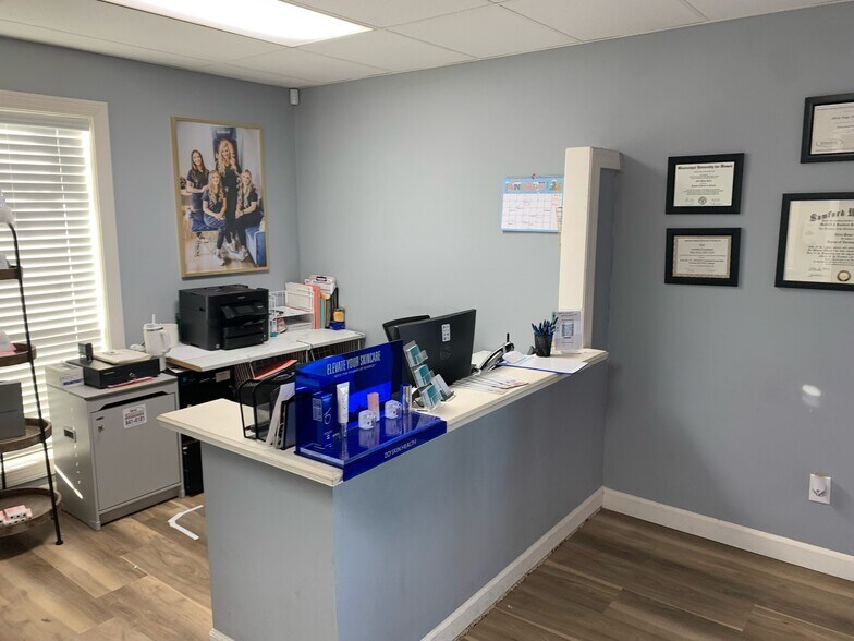 More Photos Of 219 8th St N, Columbus Office Residential For Lease