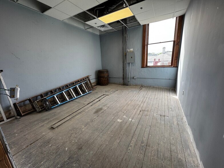 More Photos Of 1100 Main St, Newberry Restaurant For Sale