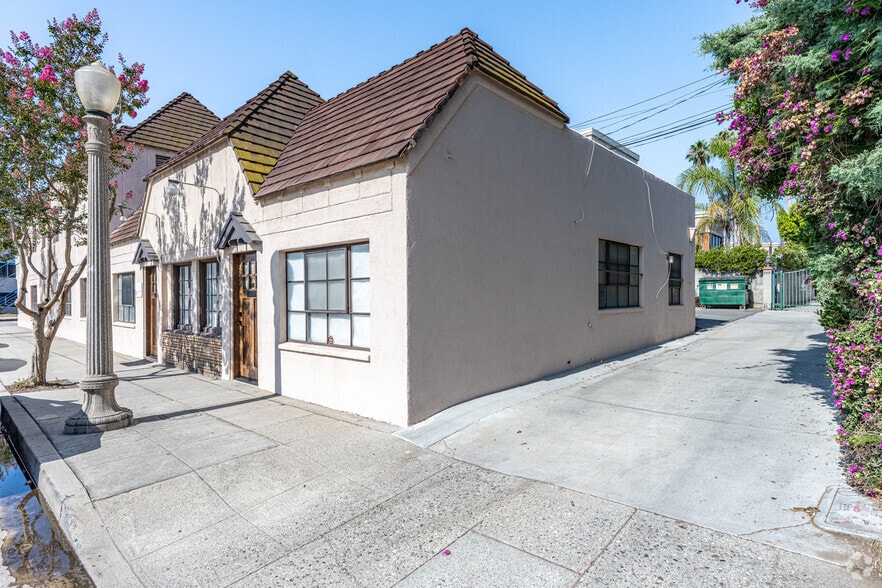 More Photos Of 319-323 E Foothill Blvd, Arcadia Office For Lease