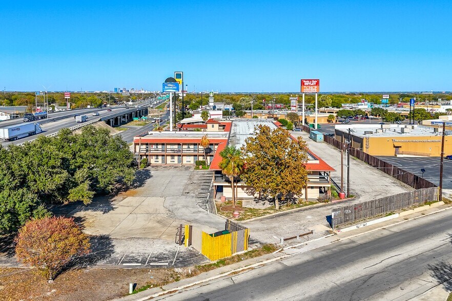 More Photos Of 7202 S Pan Am Expy, San Antonio Hotel For Sale