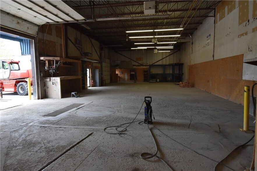 More Photos Of 2627 Edinburgh Pl, Ottawa Warehouse For Lease