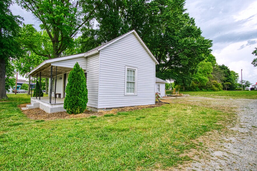 More Photos Of 19612 & 19630 Oak St, Cornelius Apartments For Sale