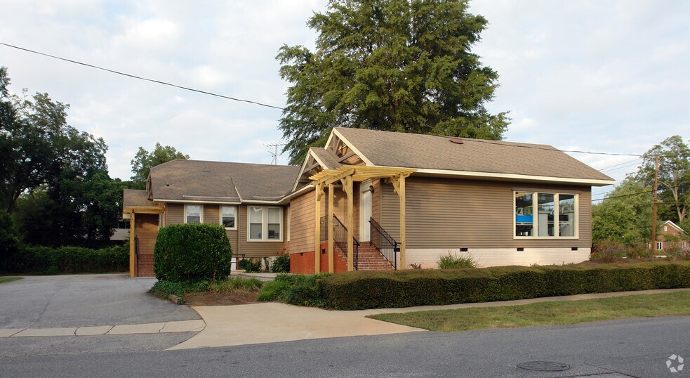 More Photos Of 210 Mills Ave, Greenville Medical For Sale